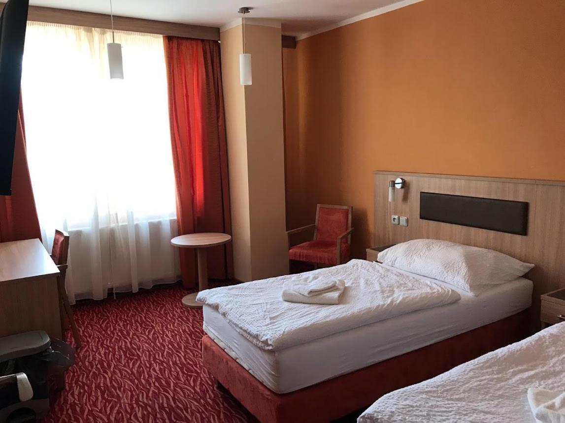 Hotel Opera Jaromerice nad Rokytnou Exterior photo