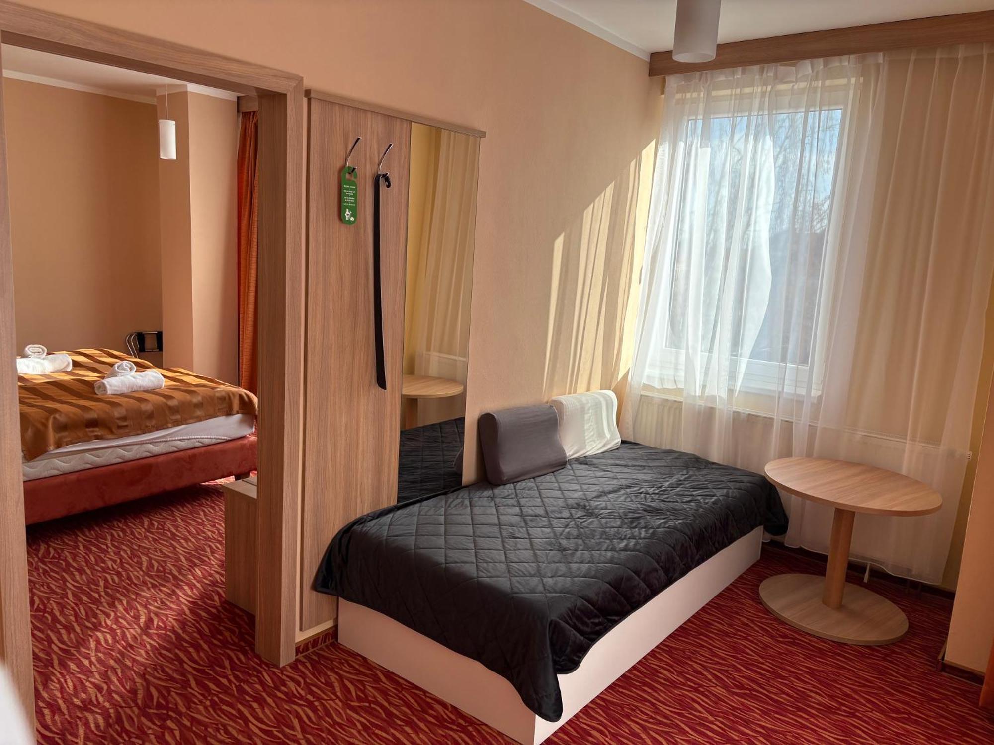 Hotel Opera Jaromerice nad Rokytnou Exterior photo